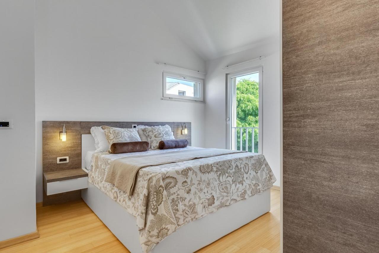 Luxury Two-Floor Apartment In Petrcane With Garden And Pool Luaran gambar